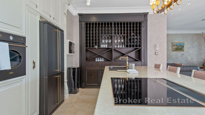 Image No.10-5 Bed Villa for sale