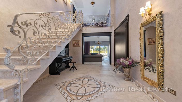 Image No.11-5 Bed Villa for sale