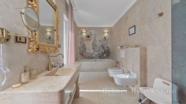 Image No.14-5 Bed Villa for sale