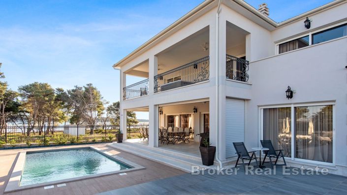 Image No.2-5 Bed Villa for sale