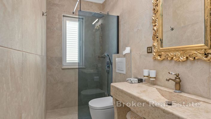 Image No.20-5 Bed Villa for sale