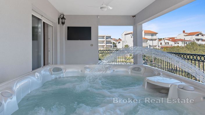 Image No.6-5 Bed Villa for sale