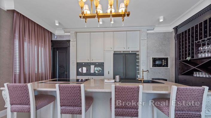 Image No.9-5 Bed Villa for sale