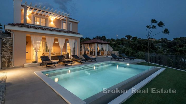 Image No.2-Villa de 4 chambres à vendre à Rogoznica