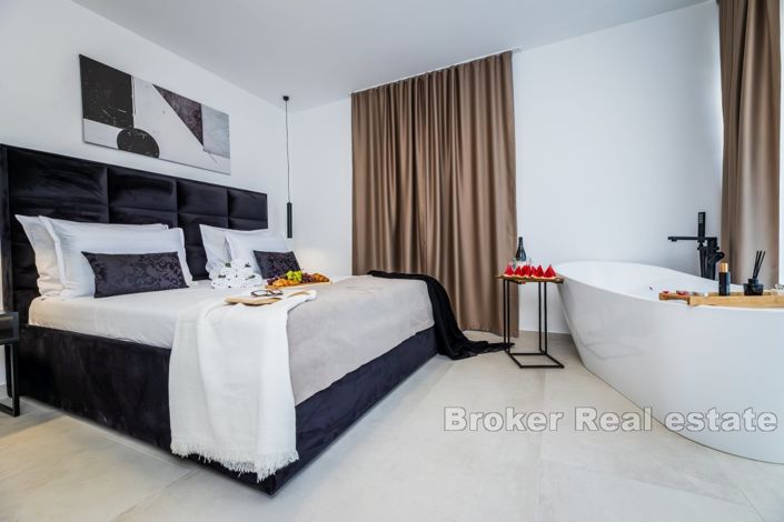 Image No.12-4 Bed Villa for sale