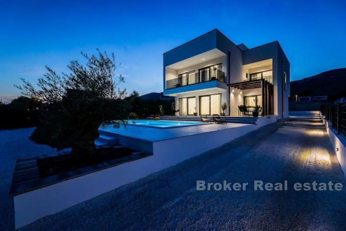 Image No.2-4 Bed Villa for sale