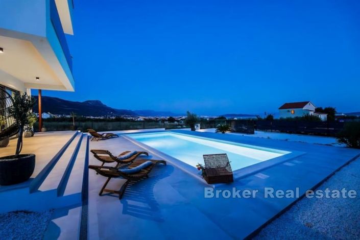 Image No.3-4 Bed Villa for sale