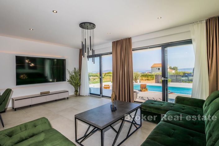 Image No.4-4 Bed Villa for sale