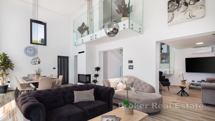 Image No.5-Villa de 5 chambres à vendre à Sibenik