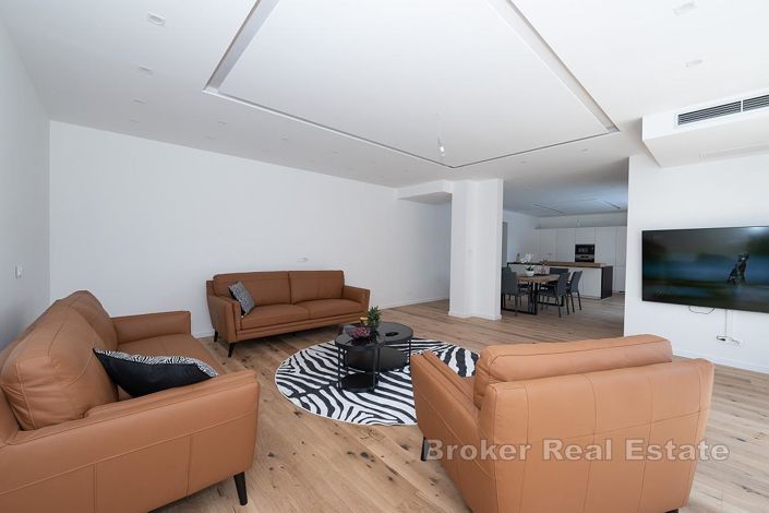 Image No.2-4 Bed Villa for sale