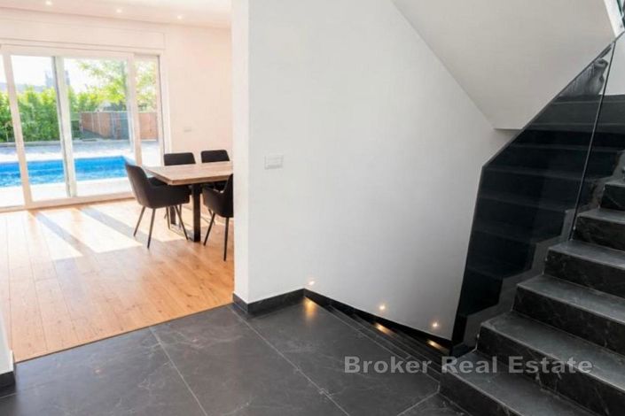 Image No.4-4 Bed Villa for sale
