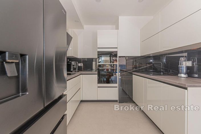 Image No.9-4 Bed Villa for sale