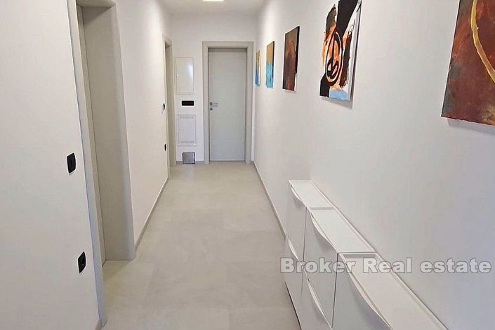 Image No.10-5 Bed Villa for sale