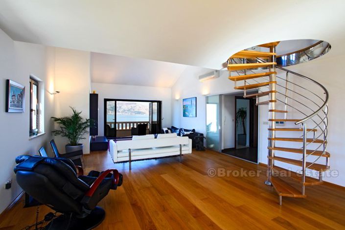 Image No.11-8 Bed Villa for sale