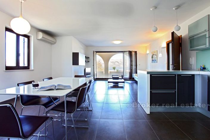 Image No.12-8 Bed Villa for sale