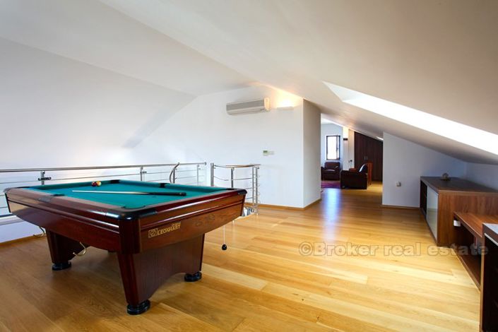 Image No.17-8 Bed Villa for sale