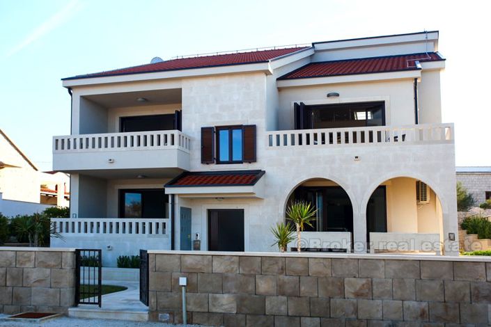 Image No.5-8 Bed Villa for sale