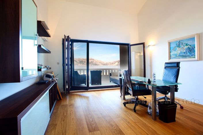 Image No.8-8 Bed Villa for sale