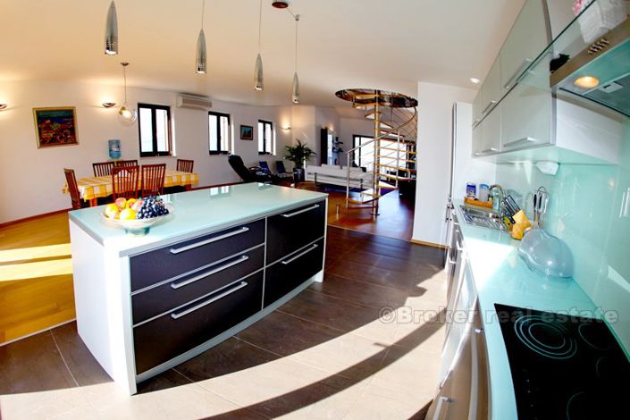 Image No.9-8 Bed Villa for sale