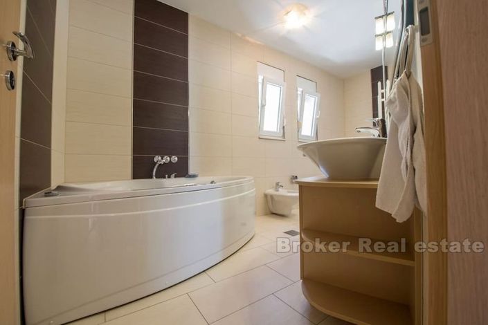 Image No.20-5 Bed Villa for sale