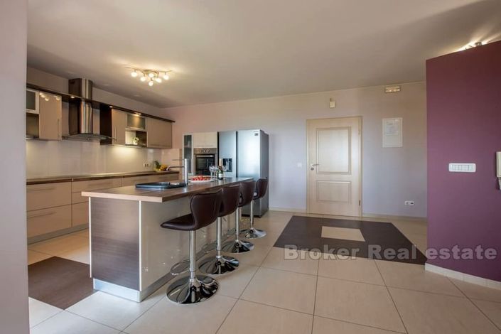 Image No.8-5 Bed Villa for sale