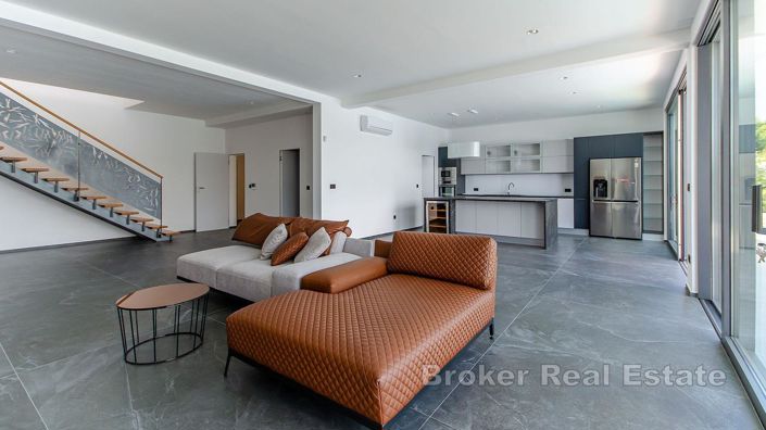 Image No.12-5 Bed Villa for sale