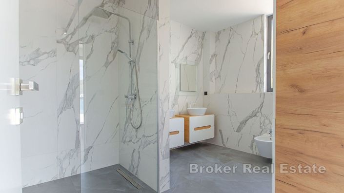 Image No.18-5 Bed Villa for sale