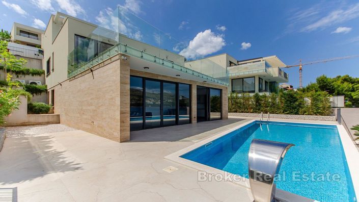 Image No.8-5 Bed Villa for sale