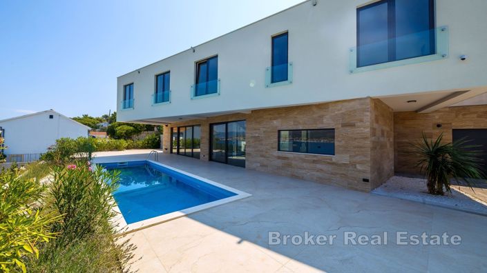 Image No.3-4 Bed Villa for sale