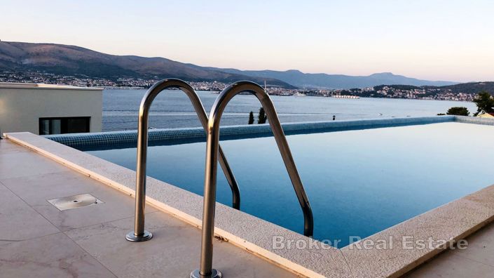 Image No.2-4 Bed Villa for sale