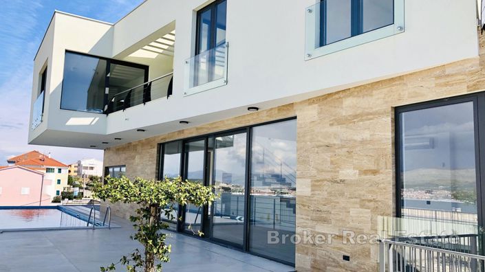 Image No.4-4 Bed Villa for sale