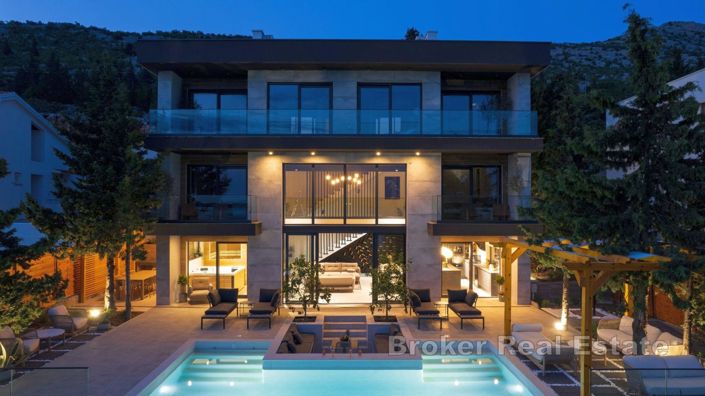 Image No.2-6 Bed Villa for sale