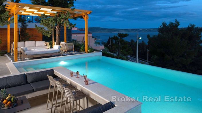 Image No.4-6 Bed Villa for sale