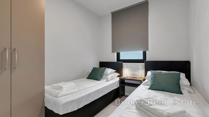 Image No.10-16 Bed Villa for sale