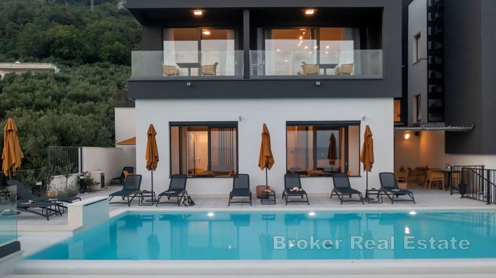 Image No.4-16 Bed Villa for sale