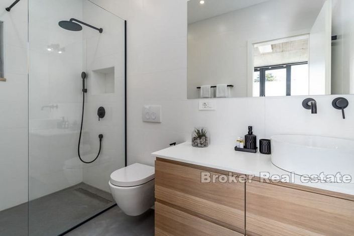 Image No.8-5 Bed Villa for sale