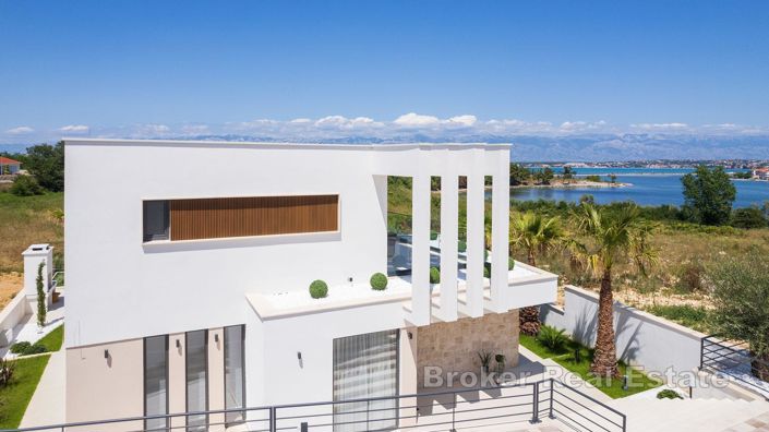 Image No.2-4 Bed Villa for sale