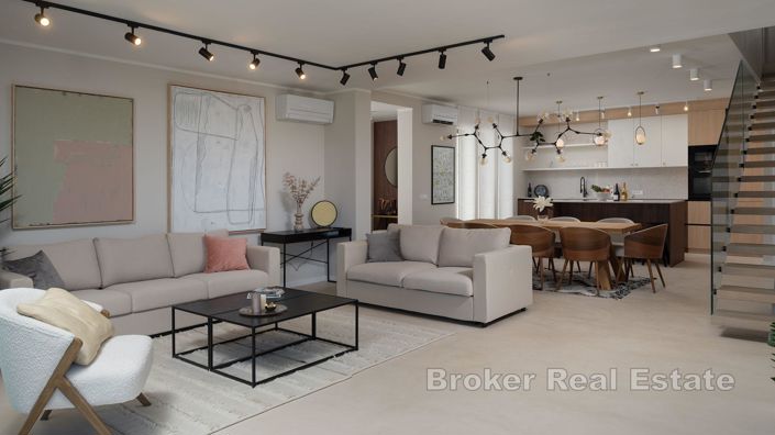 Image No.3-4 Bed Villa for sale