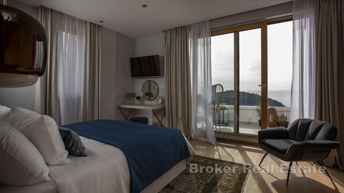 Image No.10-7 Bed Villa for sale