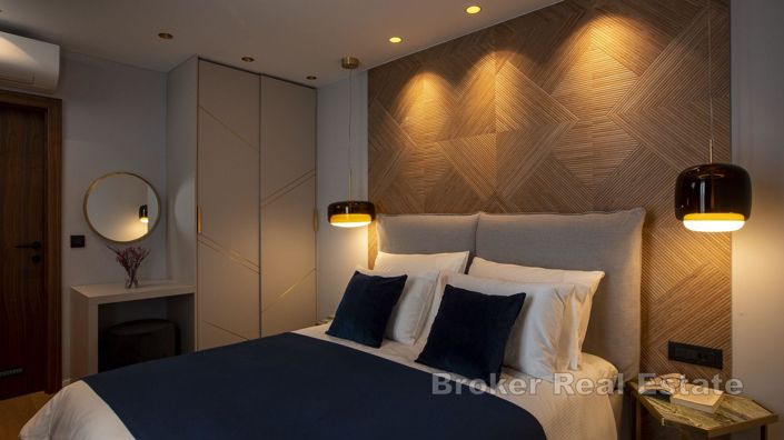 Image No.11-7 Bed Villa for sale