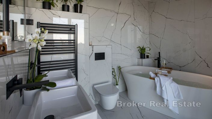 Image No.13-7 Bed Villa for sale