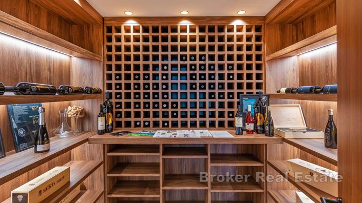 Image No.16-7 Bed Villa for sale