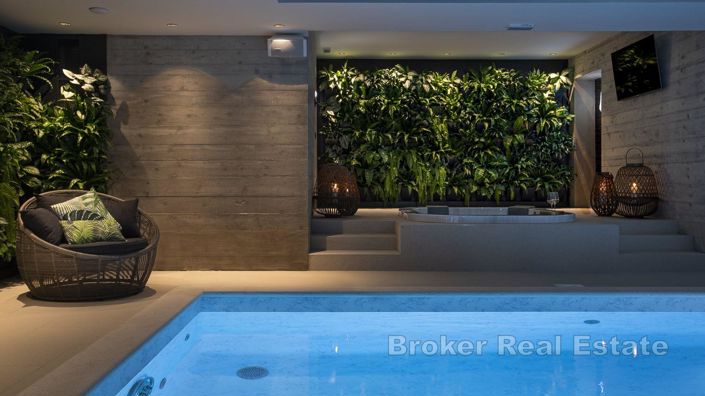 Image No.20-7 Bed Villa for sale