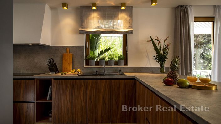 Image No.7-7 Bed Villa for sale