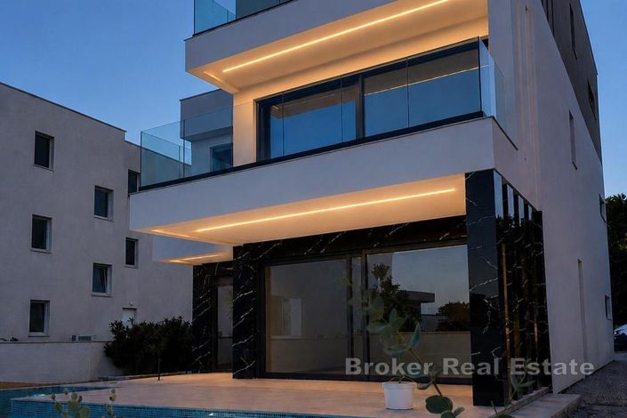 Image No.18-4 Bed Villa for sale