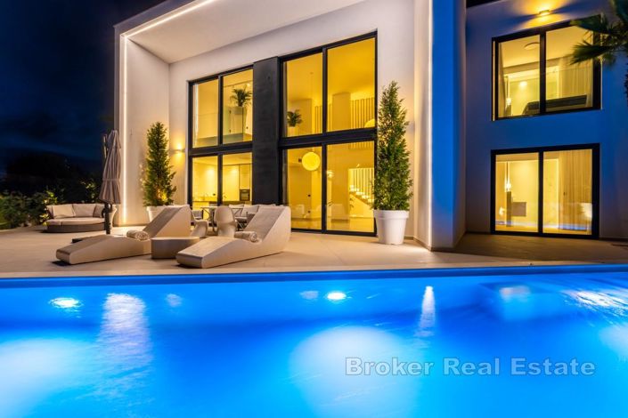 Image No.17-4 Bed Villa for sale