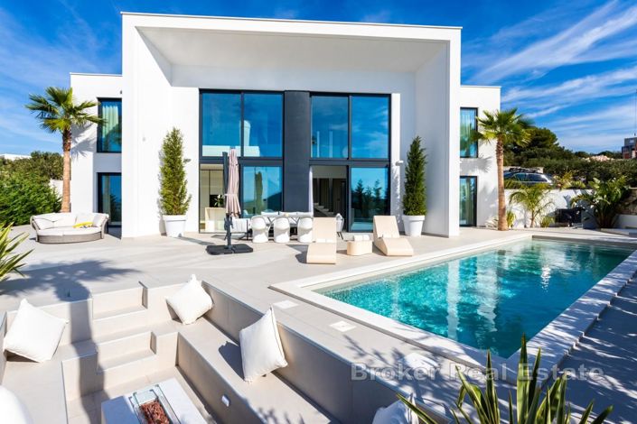 Image No.2-4 Bed Villa for sale