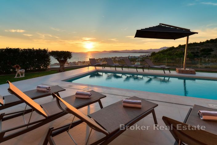 Image No.2-5 Bed Villa for sale