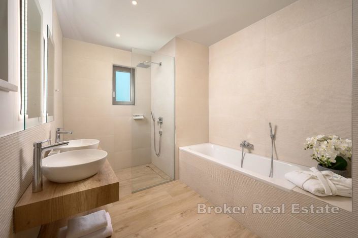 Image No.20-5 Bed Villa for sale