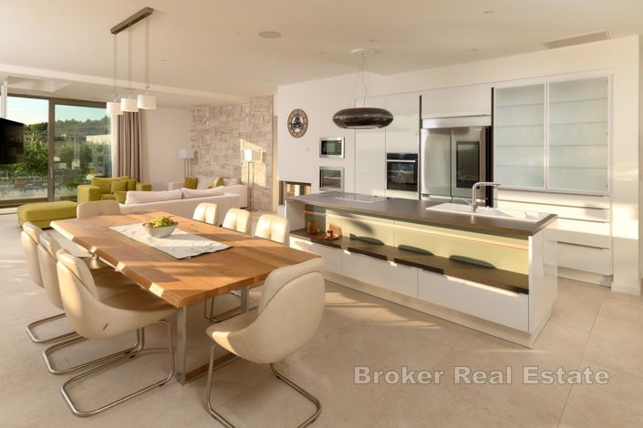 Image No.7-5 Bed Villa for sale